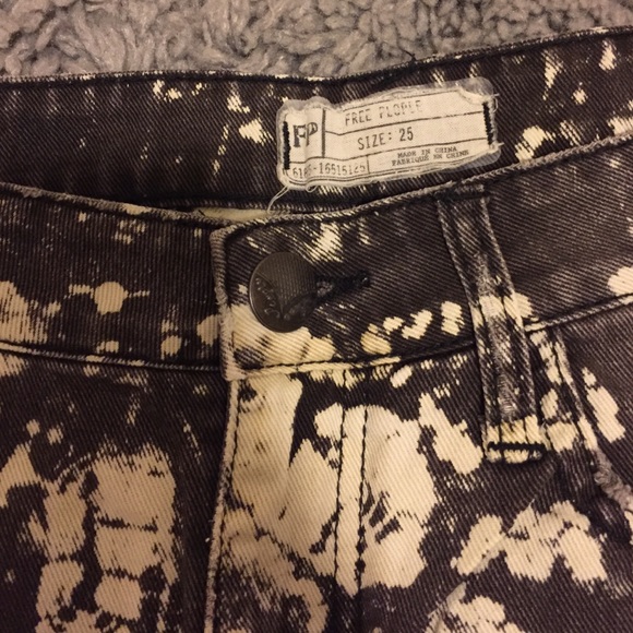 Free People - funky short shorts - Picture 7 of 8